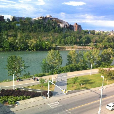 Amicable, Cozy, High Speed Internet, Sleeps 2 Riverview Downtown Apartment คาลการี ภายนอก รูปภาพ