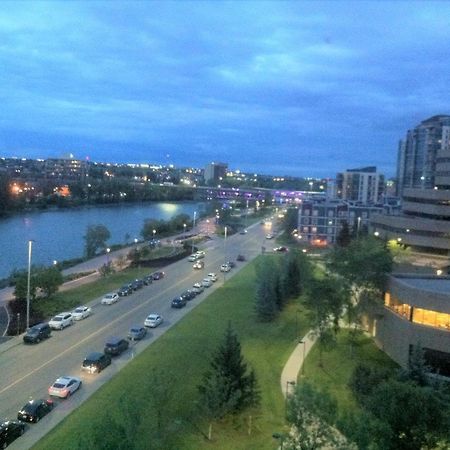 Amicable, Cozy, High Speed Internet, Sleeps 2 Riverview Downtown Apartment คาลการี ภายนอก รูปภาพ