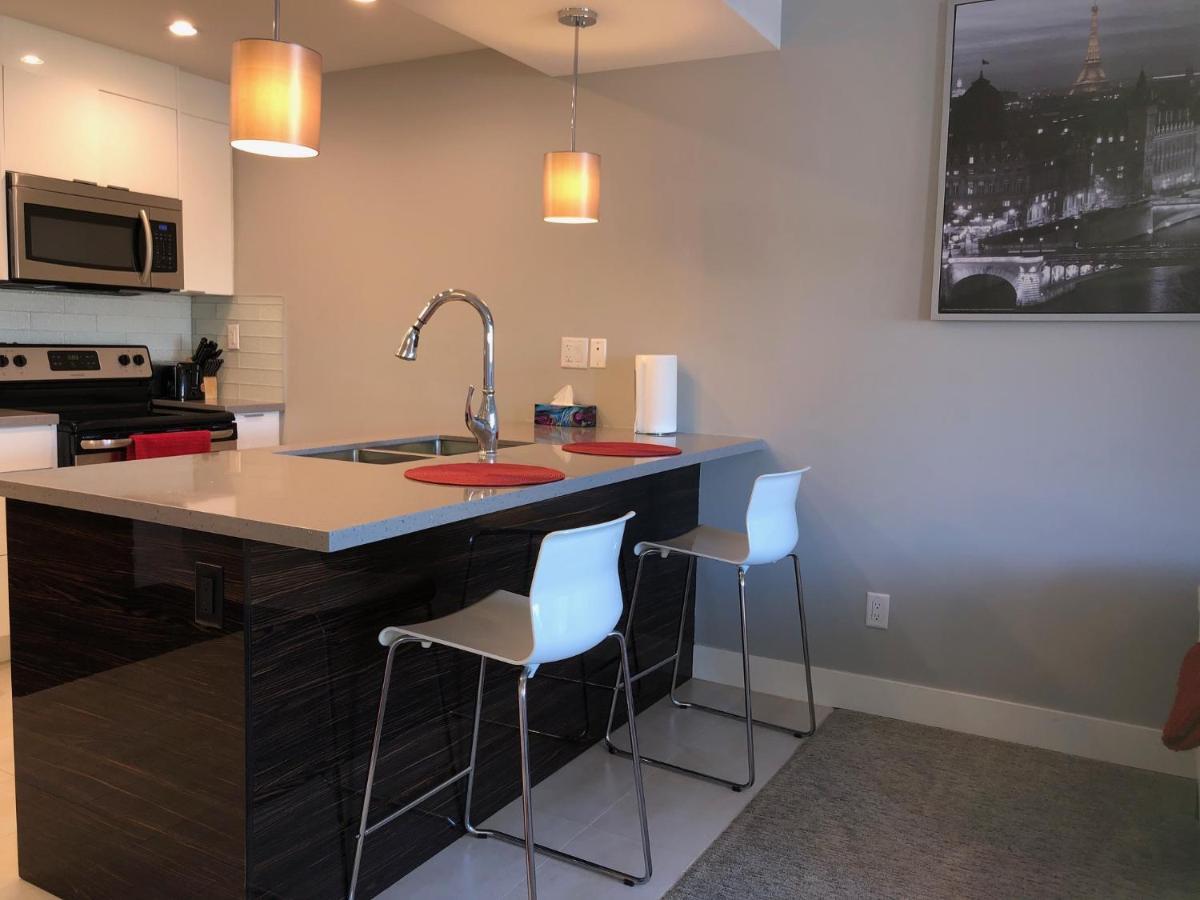 Amicable, Cozy, High Speed Internet, Sleeps 2 Riverview Downtown Apartment คาลการี ภายนอก รูปภาพ