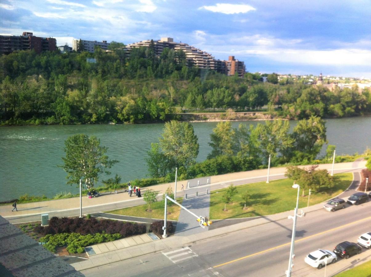 Amicable, Cozy, High Speed Internet, Sleeps 2 Riverview Downtown Apartment คาลการี ภายนอก รูปภาพ