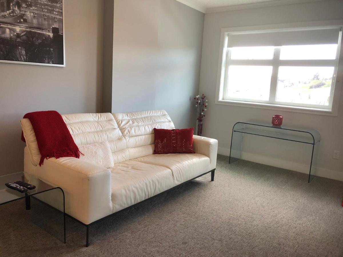 Amicable, Cozy, High Speed Internet, Sleeps 2 Riverview Downtown Apartment คาลการี ภายนอก รูปภาพ