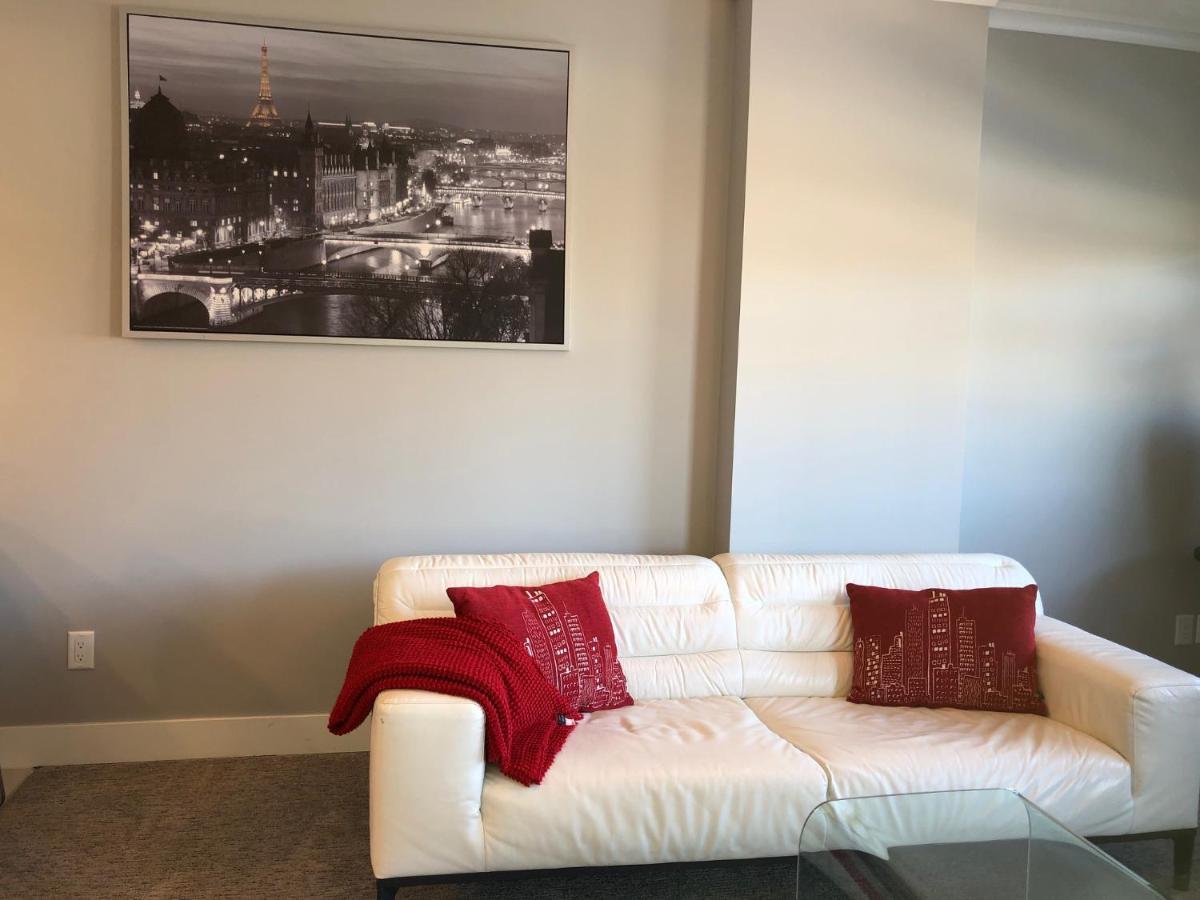 Amicable, Cozy, High Speed Internet, Sleeps 2 Riverview Downtown Apartment คาลการี ภายนอก รูปภาพ