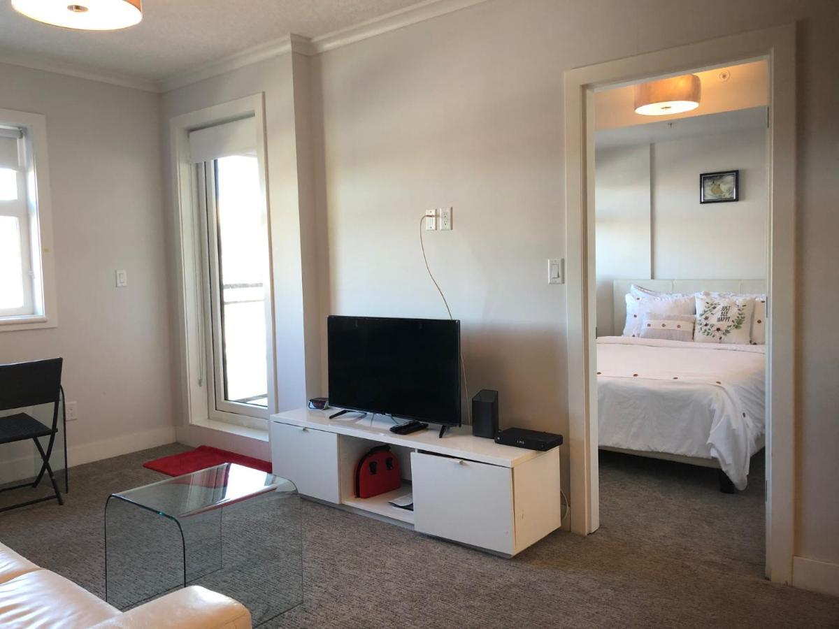 Amicable, Cozy, High Speed Internet, Sleeps 2 Riverview Downtown Apartment คาลการี ภายนอก รูปภาพ
